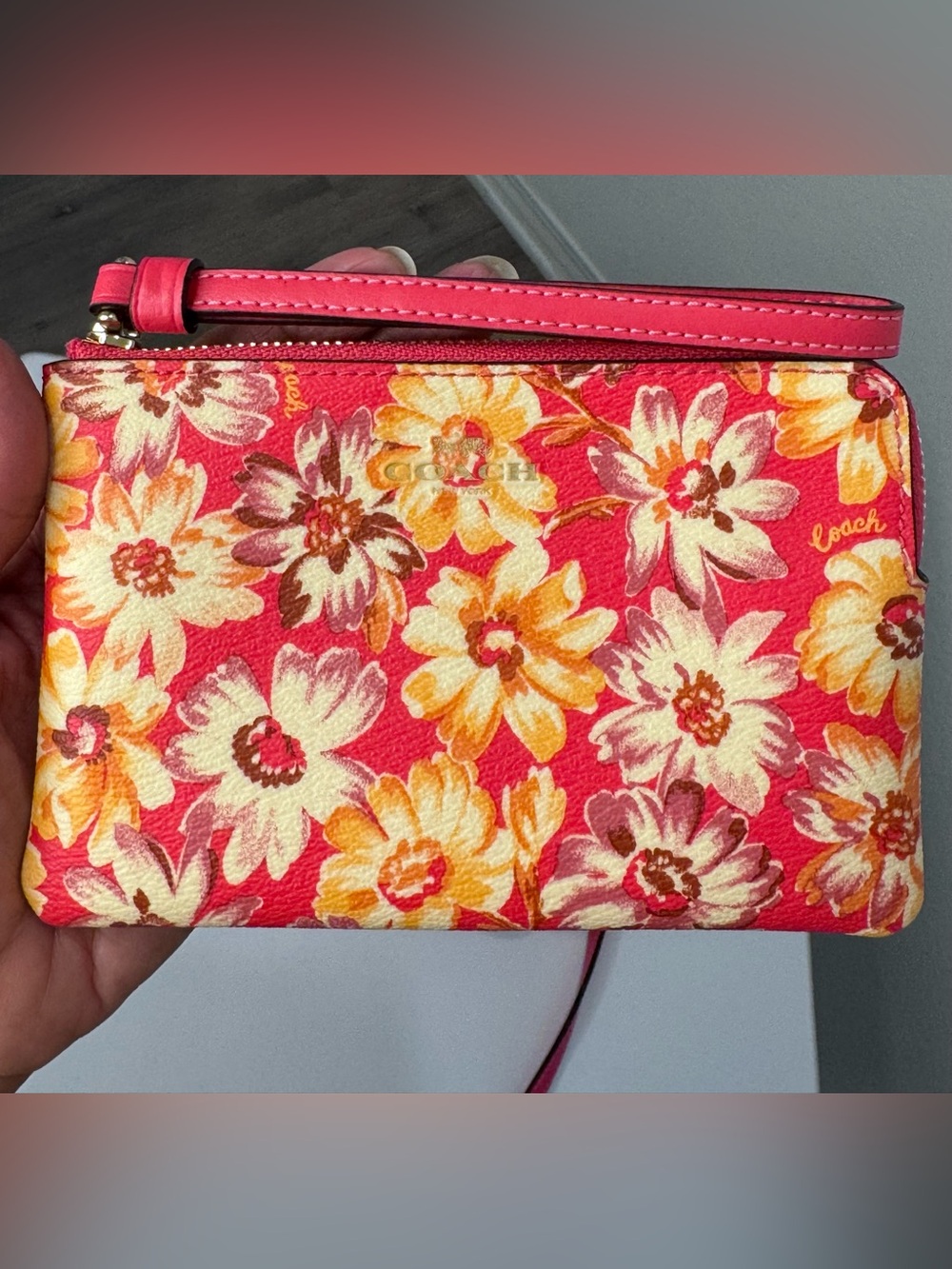 Coach Daisy Print Pink Floral camera bag and matching wristlet - Picture 4 of 17